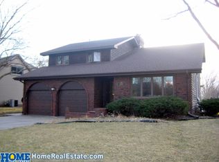 5927 Rolling Hills Blvd, Lincoln, NE 68512