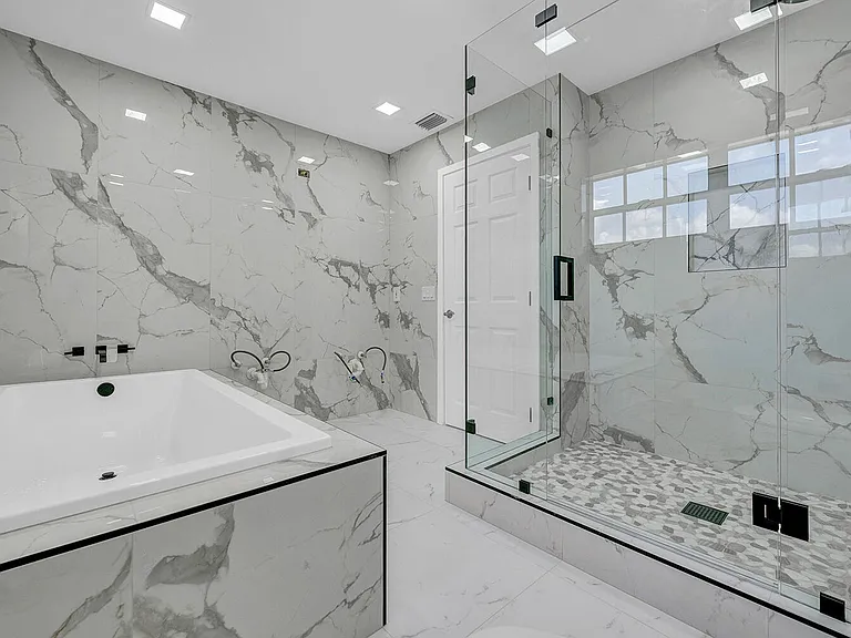 10820 Buttonwood Lake Dr — Photo 22