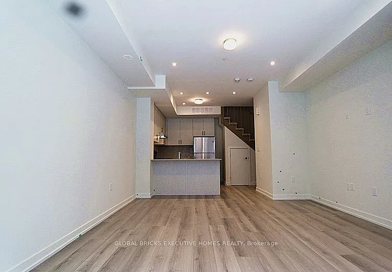 3546 Colonial Dr #14 — Photo 7