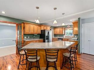 212 Woodland Dr, Nazareth, PA 18064