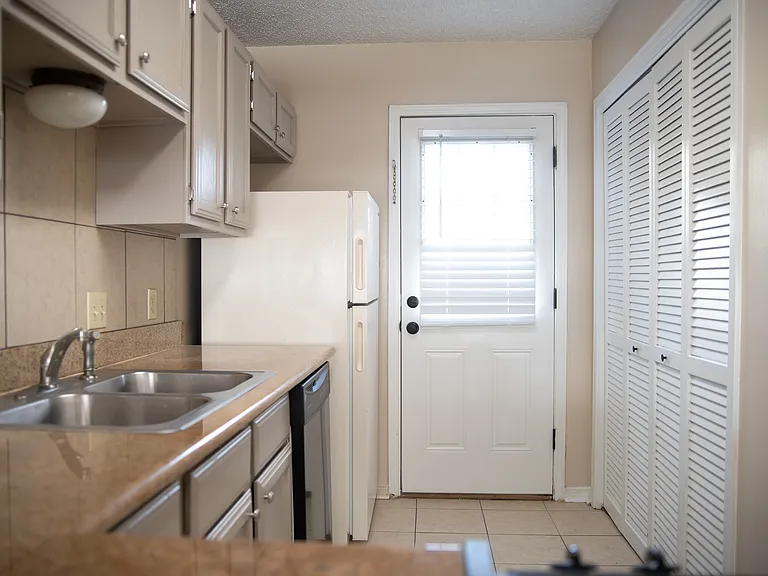 Perkins Place Townhomes — Photo 2