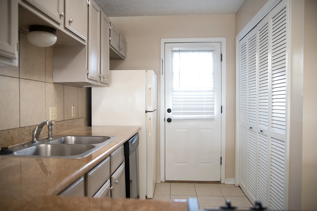 Building Photo - Perkins Place Townhomes