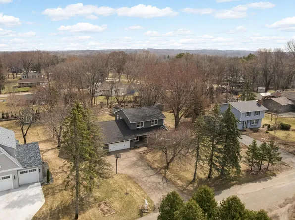 3645 Laurel Dr, Deephaven, MN 55391