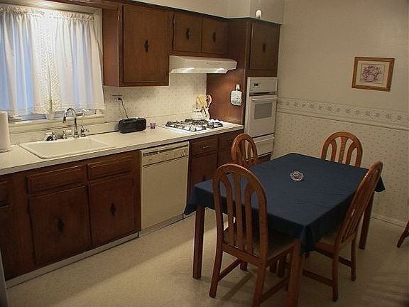 Eat-in Kitchen