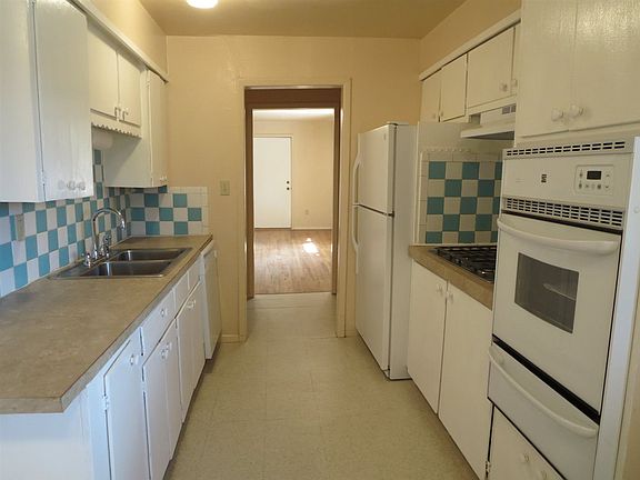 3rd image of 908 Camino Del Medio
