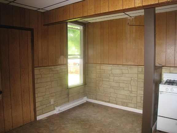4th image of 1102 S Main St