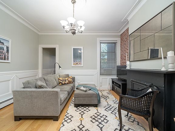 2nd image of 1009 Willow Ave APT 3R