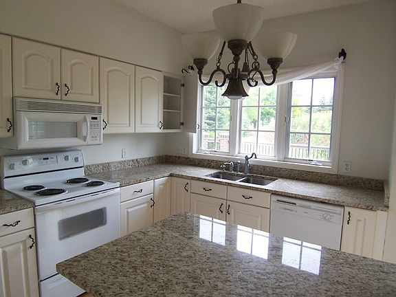3rd image of 2374 Stone Creek Dr
