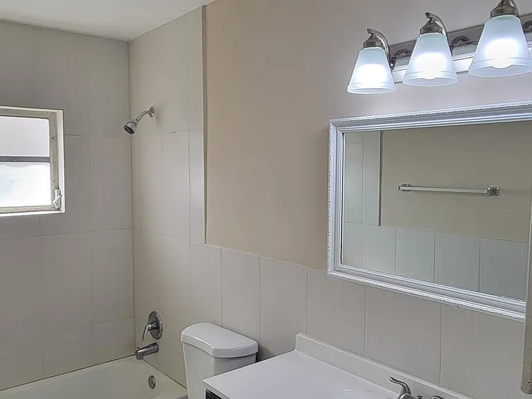 7104 NW 80th Ave — Photo 13