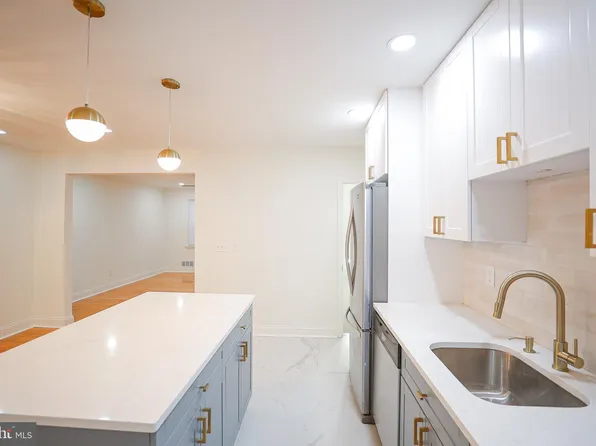 241 Medwick Garth E, Baltimore, MD 21228