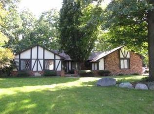1843 Ledbury Dr, Bloomfield Hills, MI 48304