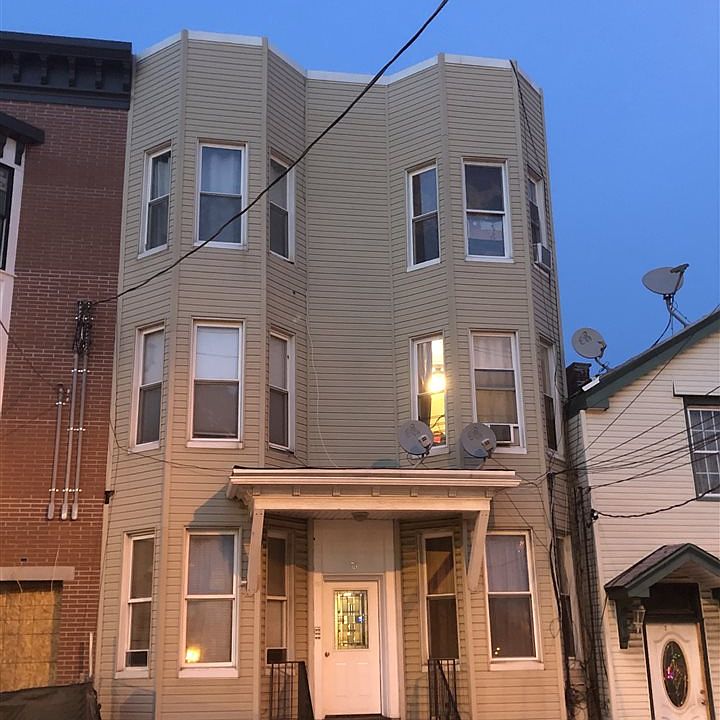2nd image of 76 Manhattan Ave