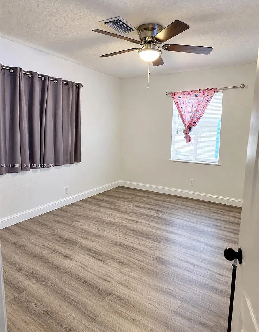 3 bed, 2.0 bath, 1216 sqft, $3,200 — Photo 4
