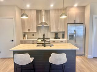 18 Woburn St, Reading, MA 01867