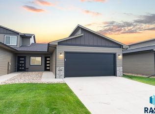 9229 W Laverne Wipf St, Sioux Falls, SD 57106