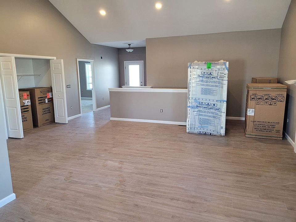 2nd image of 725 Stephanie Ct