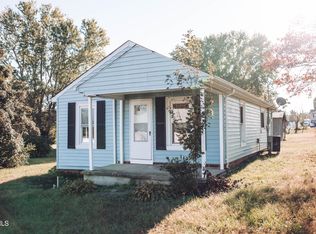 207 Dover Ave, Mount Carmel, TN 37645