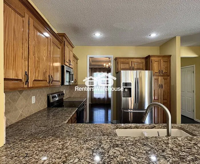 14008 Linden St — Photo 9