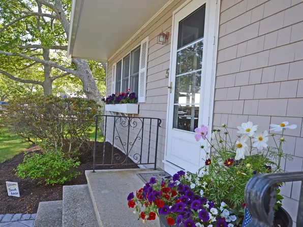 5 Dyke Road #E, Kennebunkport, ME 04046