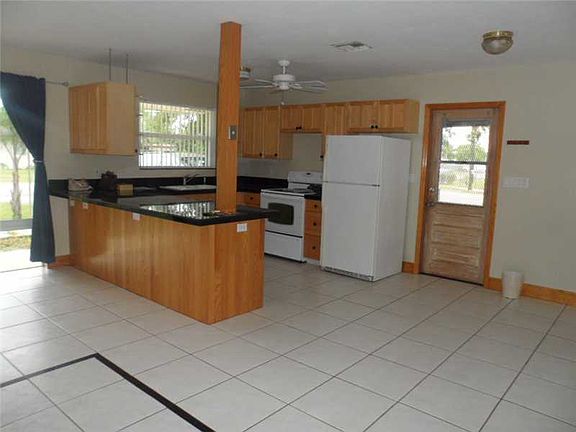 5th image of 3391 SW 22nd St