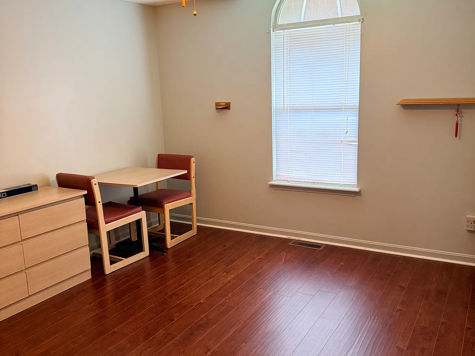 3 bed, 2.5 bath, 1722 sqft, $1,700 — Photo 4