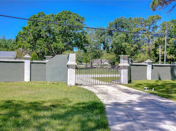 1120 Country Ln, Lutz, FL 33558