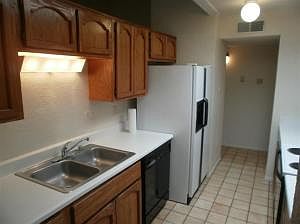 5th image of 7212 Hollis St NE
