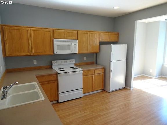 5th image of 143 NE 75th Ave