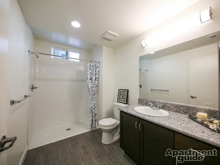 Bella Mare 6th street — Photo 10
