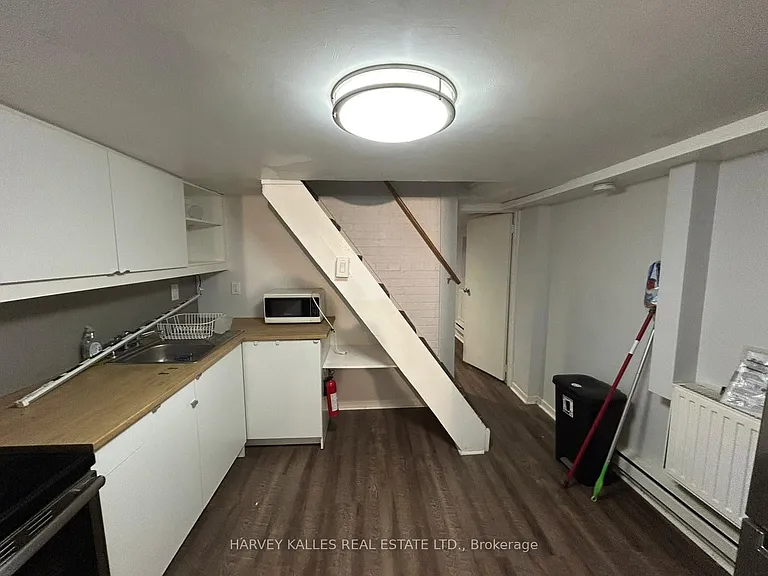 1098 Bathurst St #3 — Photo 4