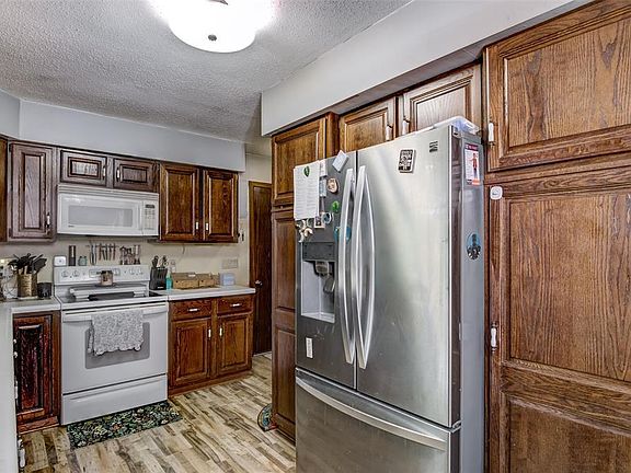 4th image of 2850 Mercury Avenue