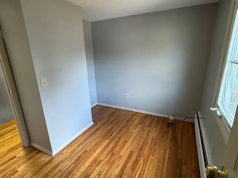 10 Hardy Ave — Photo 8