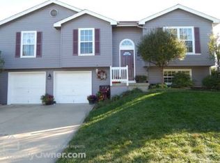 813 SE 16th Ter, Oak Grove, MO 64075