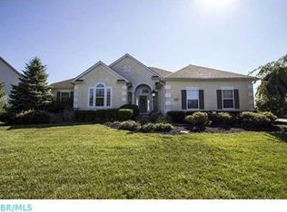 5277 Meadow Bend Dr, Lewis Center, OH 43035