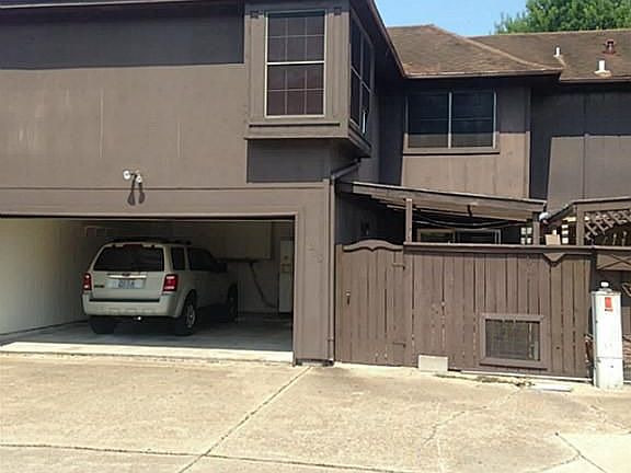 Full view of rear of condo