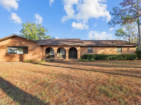1276 Spring Grove Rd, Jesup, GA 31545