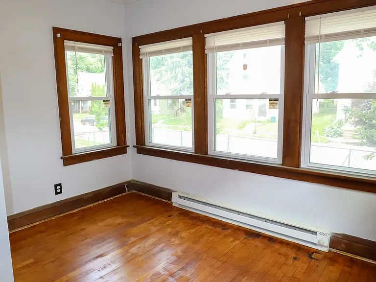 2715 Girard Ave N — Photo 7