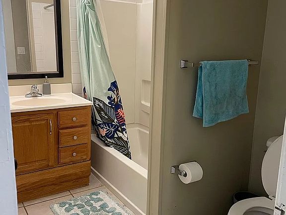 4th image of 1004 W University Ave #2