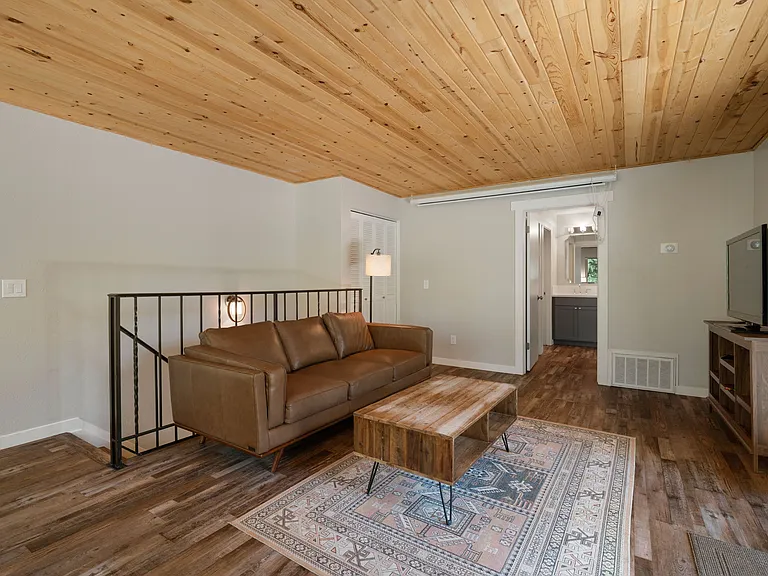 100 Lake Village Dr — Photo 30