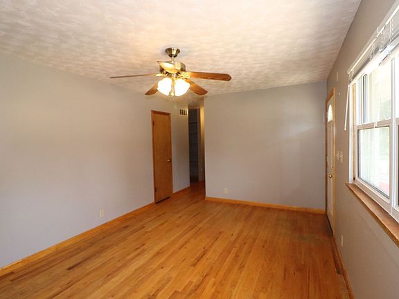 4th image of 510 Maple St