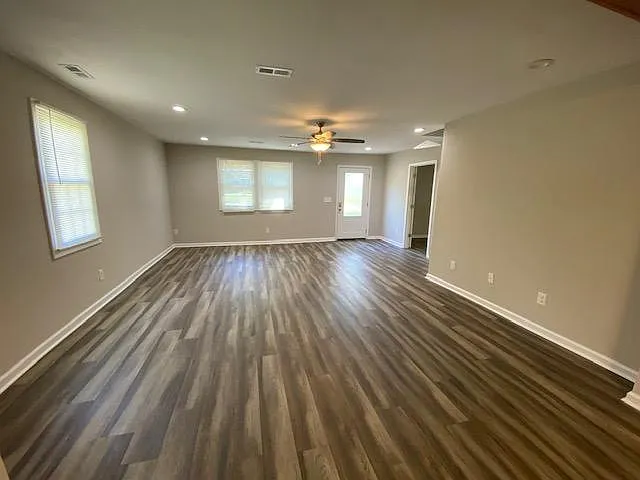 1 bed, 1040 sqft, $1,150 — Photo 2