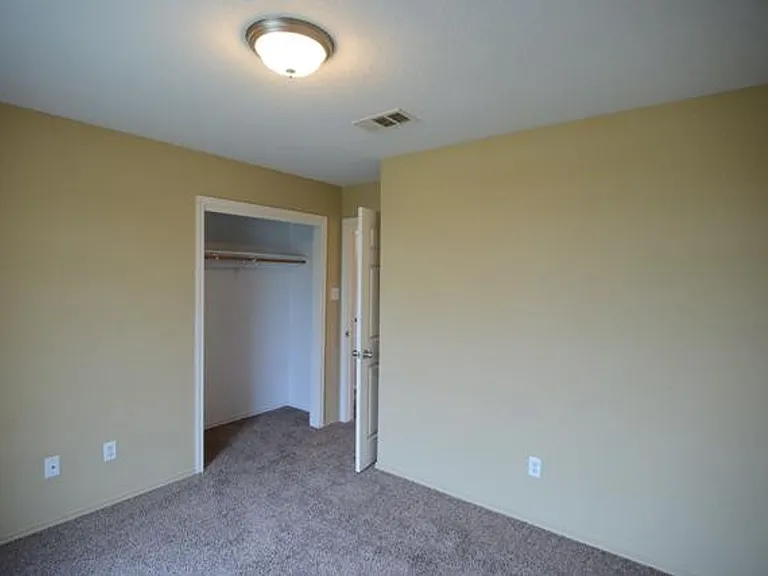 2810 Bastion Loop — Photo 17