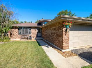 902 Mac Gregor Rd, Lockport, IL 60441