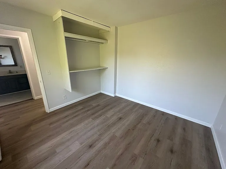 1123 Highland St — Photo 6