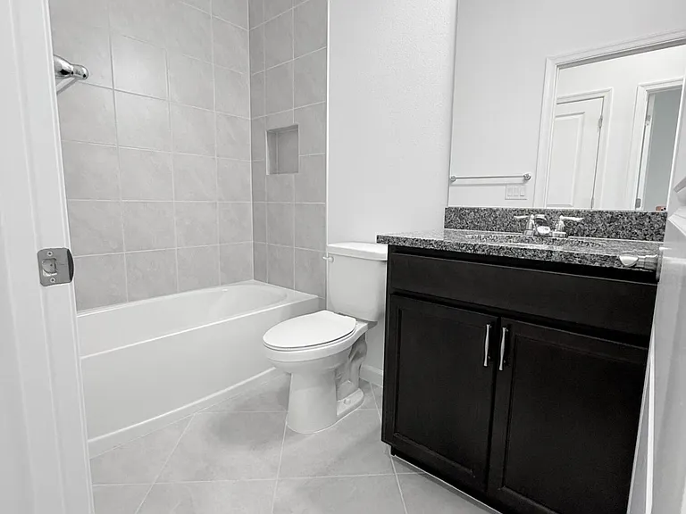 4394 S Longwood Lake Sq — Photo 17