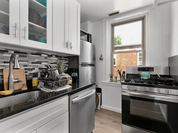 9 Woodbridge St APT 10, Cambridge, MA 02140