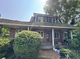 143 Harbor Rd, Cold Spring Harbor, NY 11724