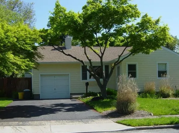 23 Gainsboro Ln, Syosset, NY 11791