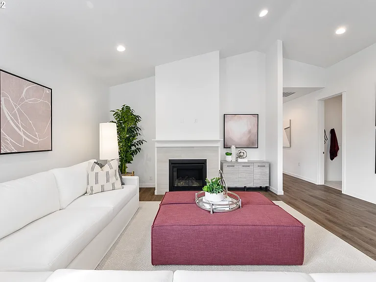 121 W 17th St — Photo 23