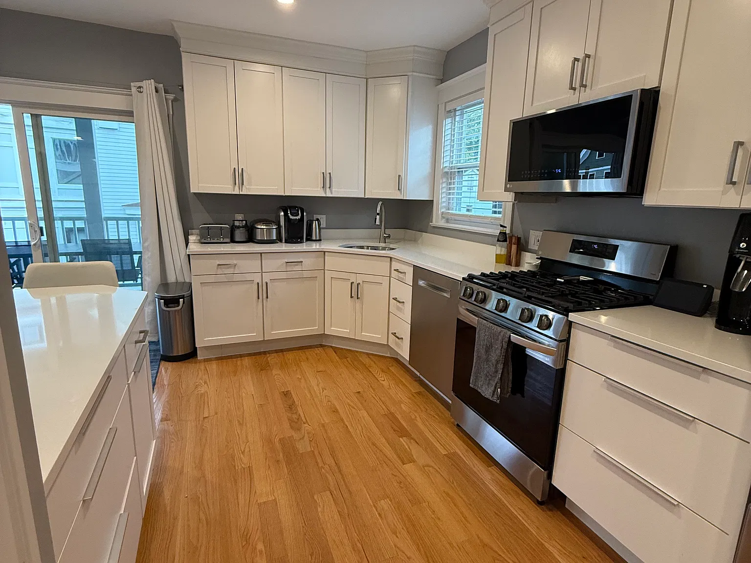 3 bed, 1000 sqft, $3,500 — Photo 2